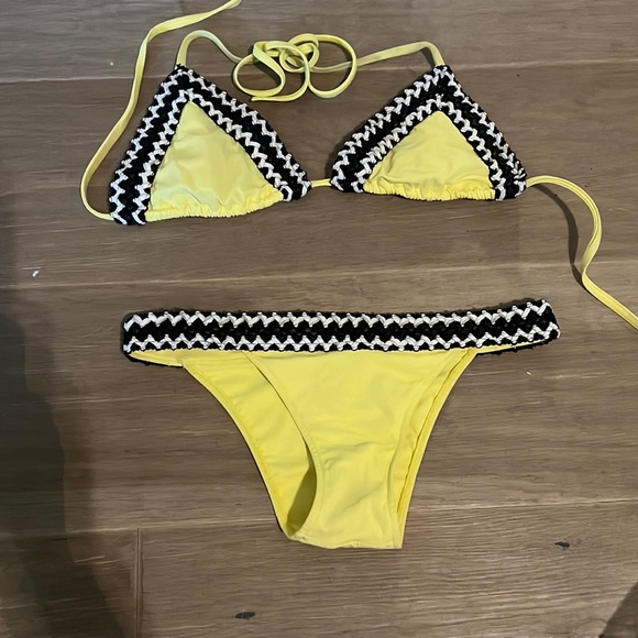 Savage California Bikini - Picture 1 of 3